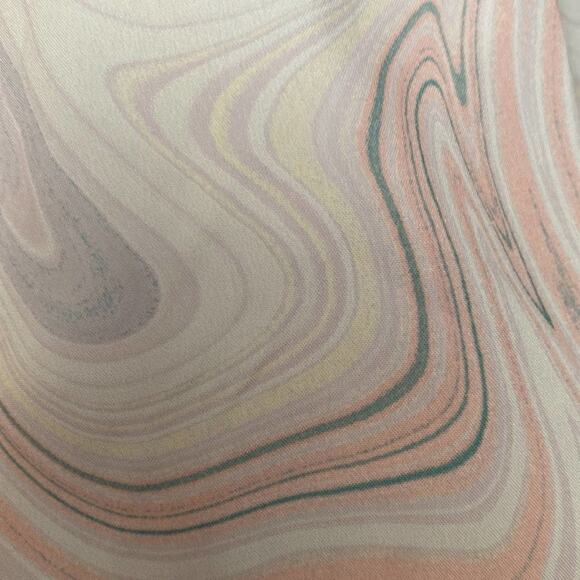 Old Navy swirl pop Mid-Rise StretchTech Dolphin-Hem Run Shorts - Picture 10 of 14